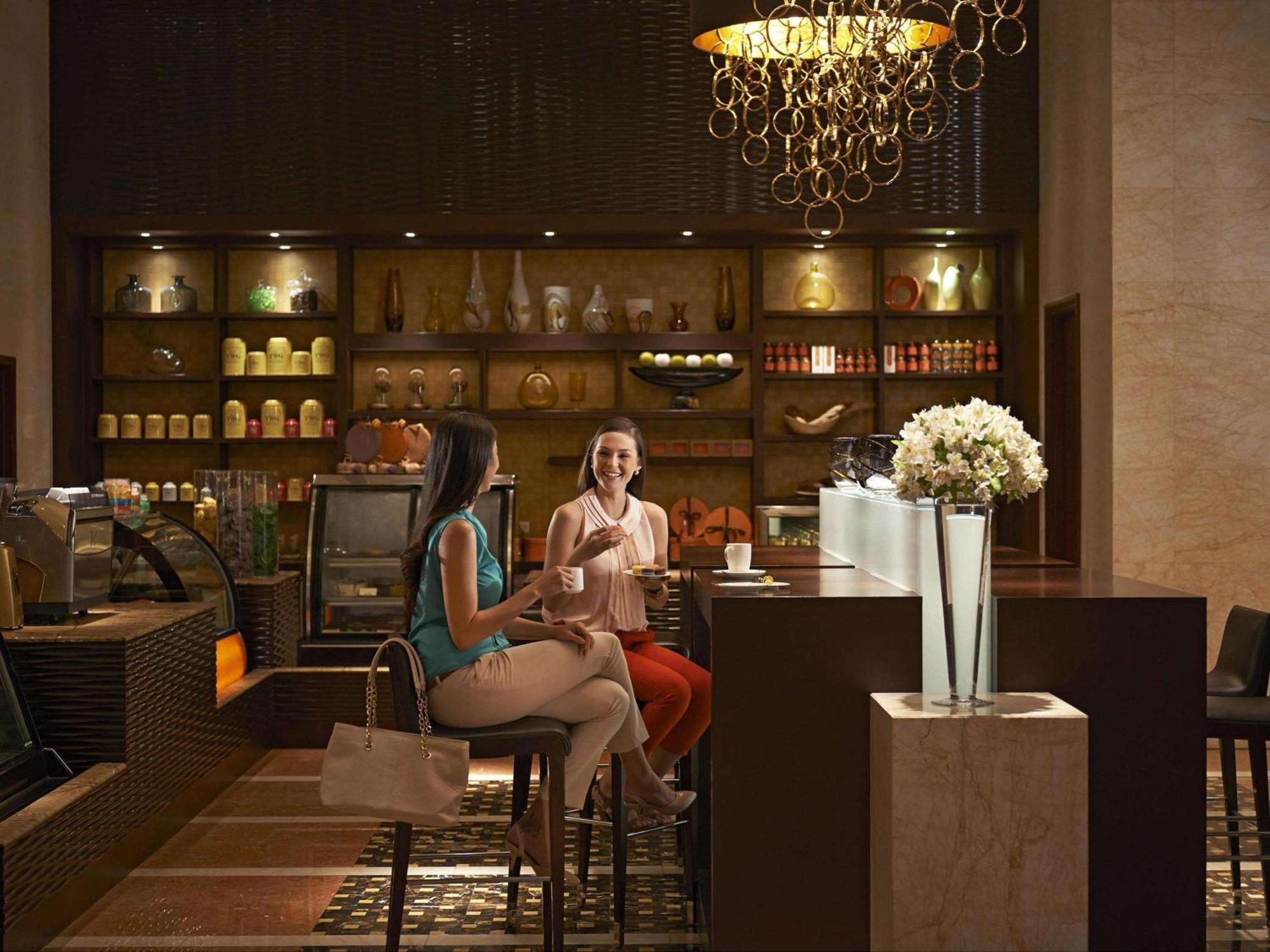 Fairmont Makati Otel Makati City Dış mekan fotoğraf The Coffee Bar