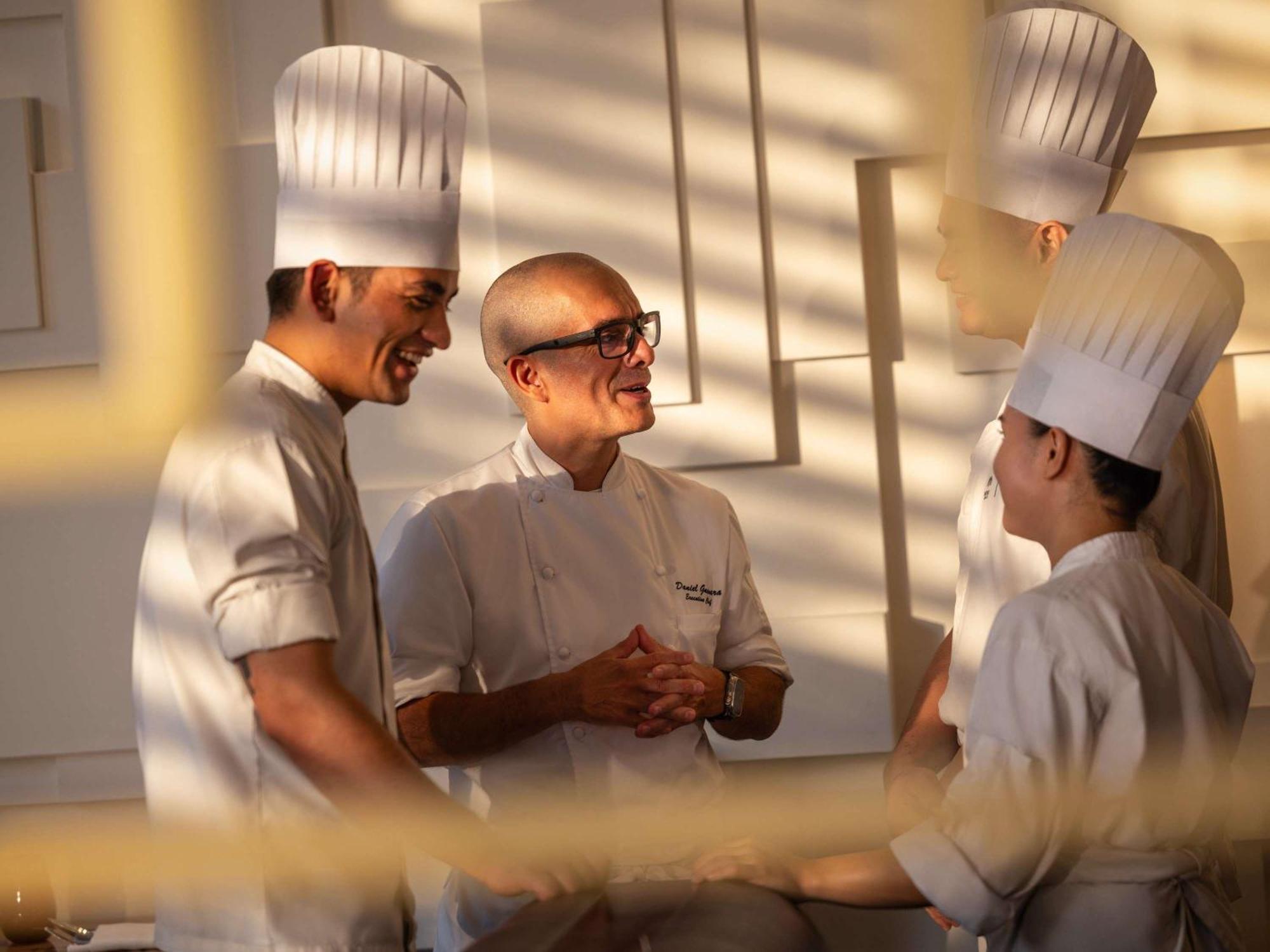 Fairmont Makati Otel Makati City Dış mekan fotoğraf Chef de cuisine with his sous-chefs