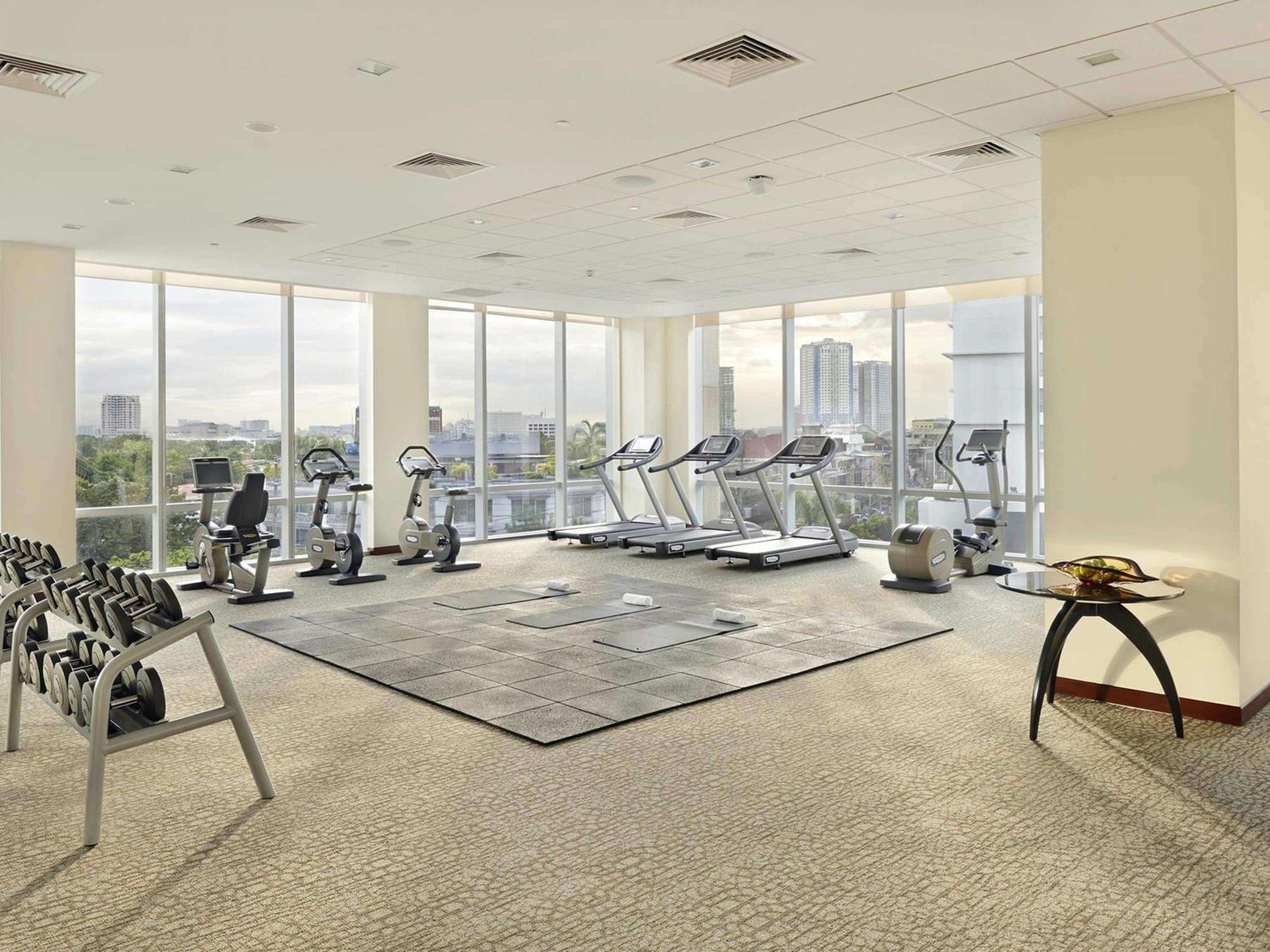 Fairmont Makati Otel Makati City Dış mekan fotoğraf The gym at the 1000 Museum