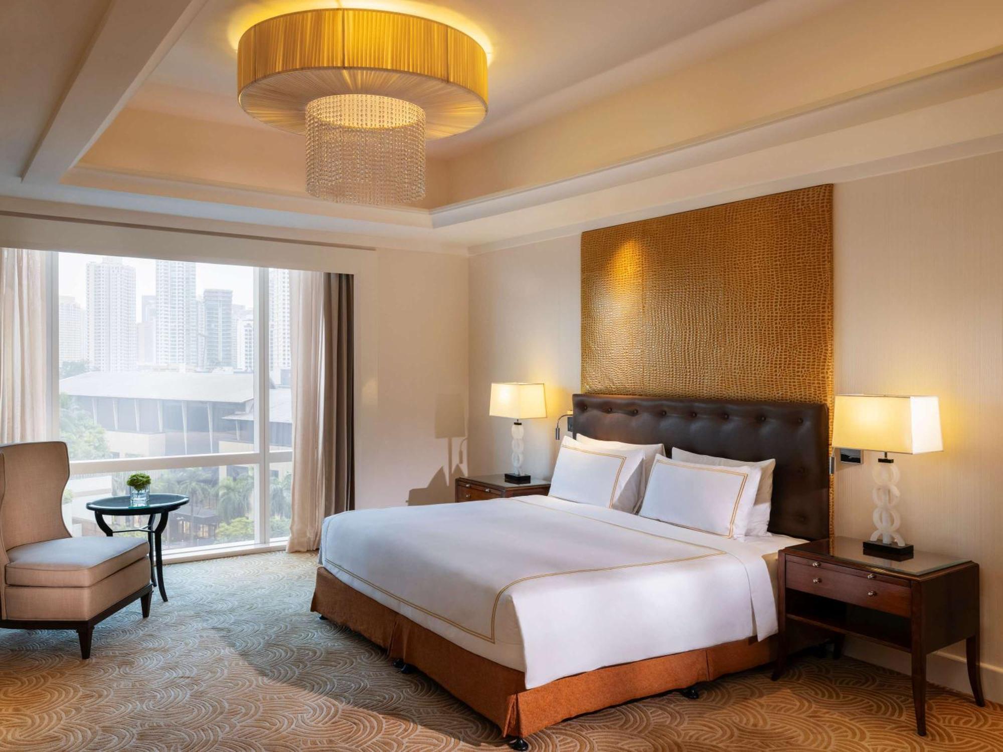 Fairmont Makati Otel Makati City Dış mekan fotoğraf A bedroom at the hotel